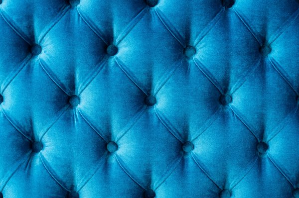 Quelles sont les meilleures techniques pour plier des vêtements en voyage afin de maximiser l'espace dans une valise ?